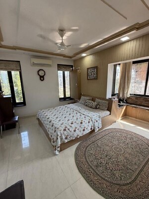 Bedroom in 3 BHK Apartment at Bandra West – for Rent