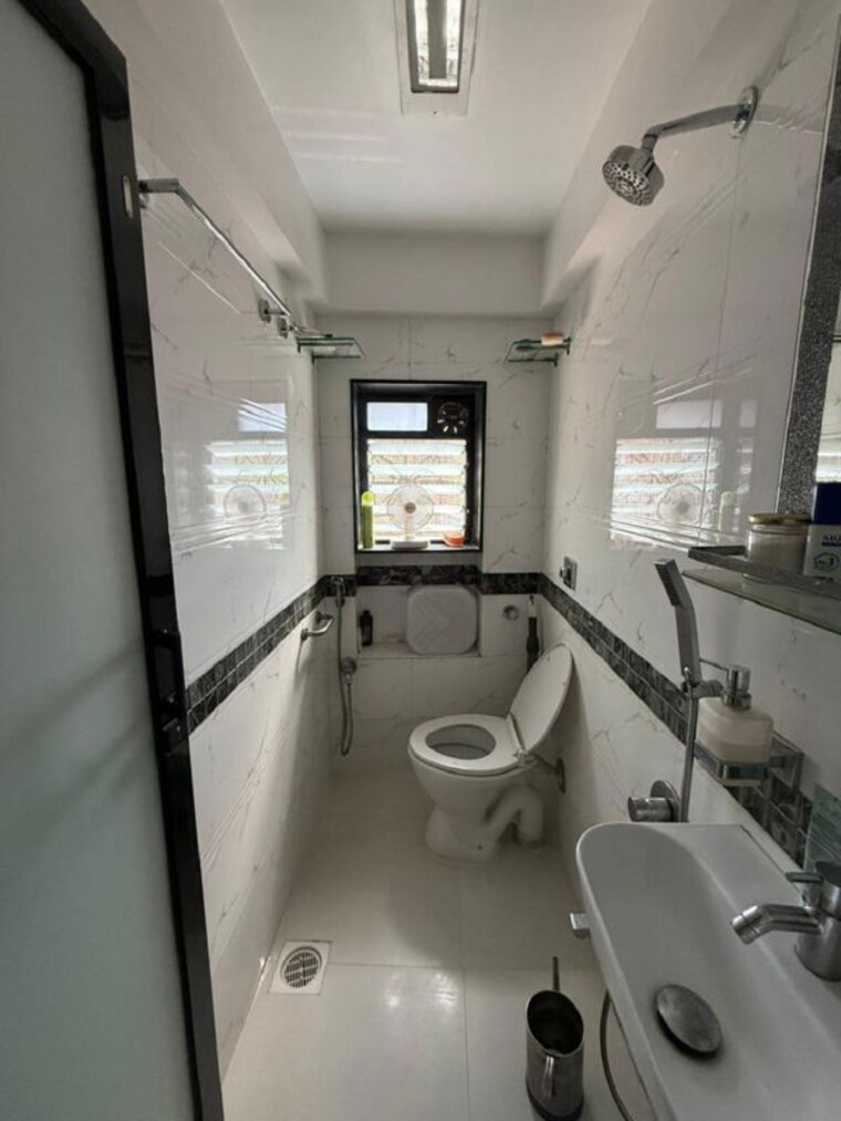 Washroom, bandra west 3 Bedroom 1100 Sq.Ft. Apartment In Bandra West Mumbai 10307560