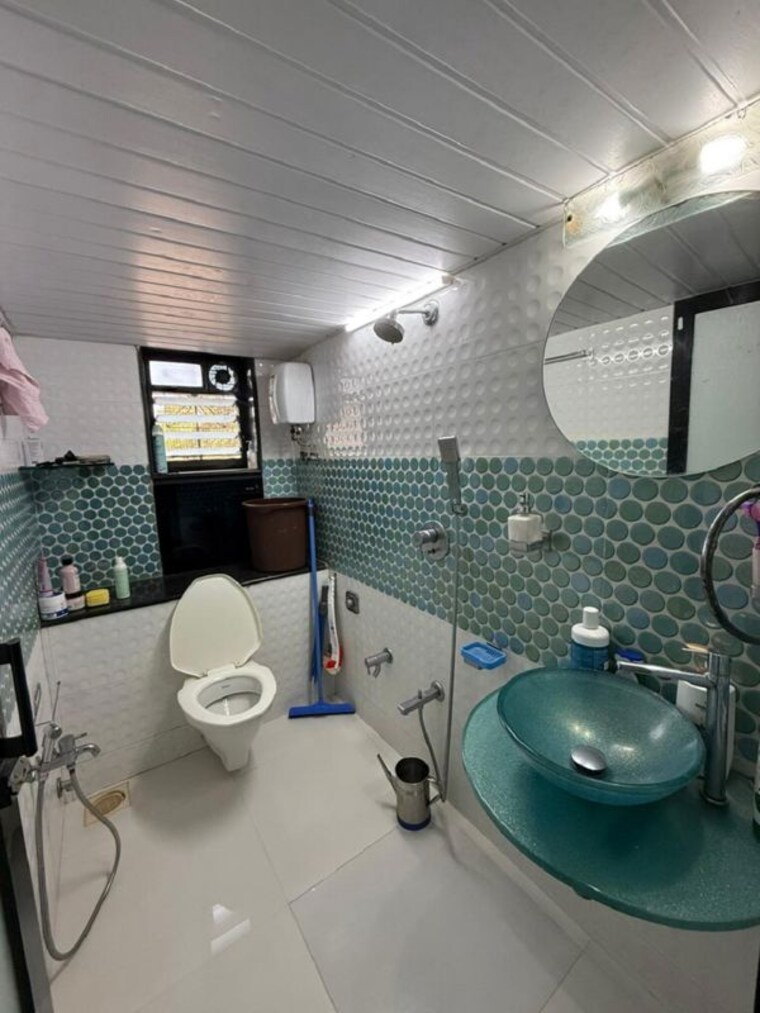 Washroom, bandra west 3 Bedroom 1100 Sq.Ft. Apartment In Bandra West Mumbai 10307560