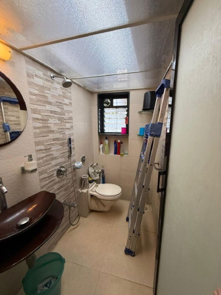 Washroom, bandra west 3 Bedroom 1100 Sq.Ft. Apartment In Bandra West Mumbai 10307560