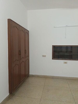 Room in 3 BHK Builder Floor at Naraina – for Rent