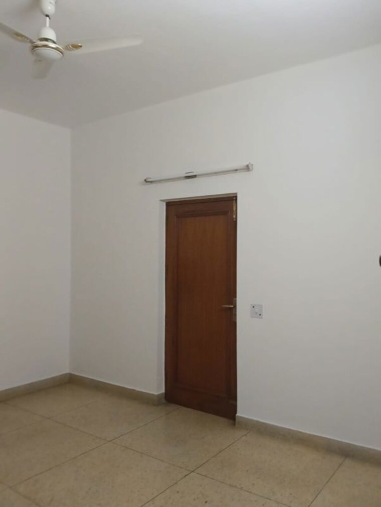 Room, naraina 3 Bedroom 300 Sq.Ft. Builder Floor In Naraina Delhi 10307550