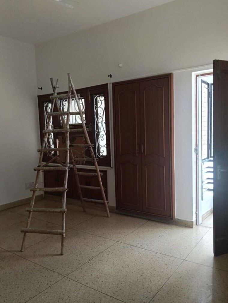 undefined, naraina 3 Bedroom 300 Sq.Ft. Builder Floor In Naraina Delhi 10307550