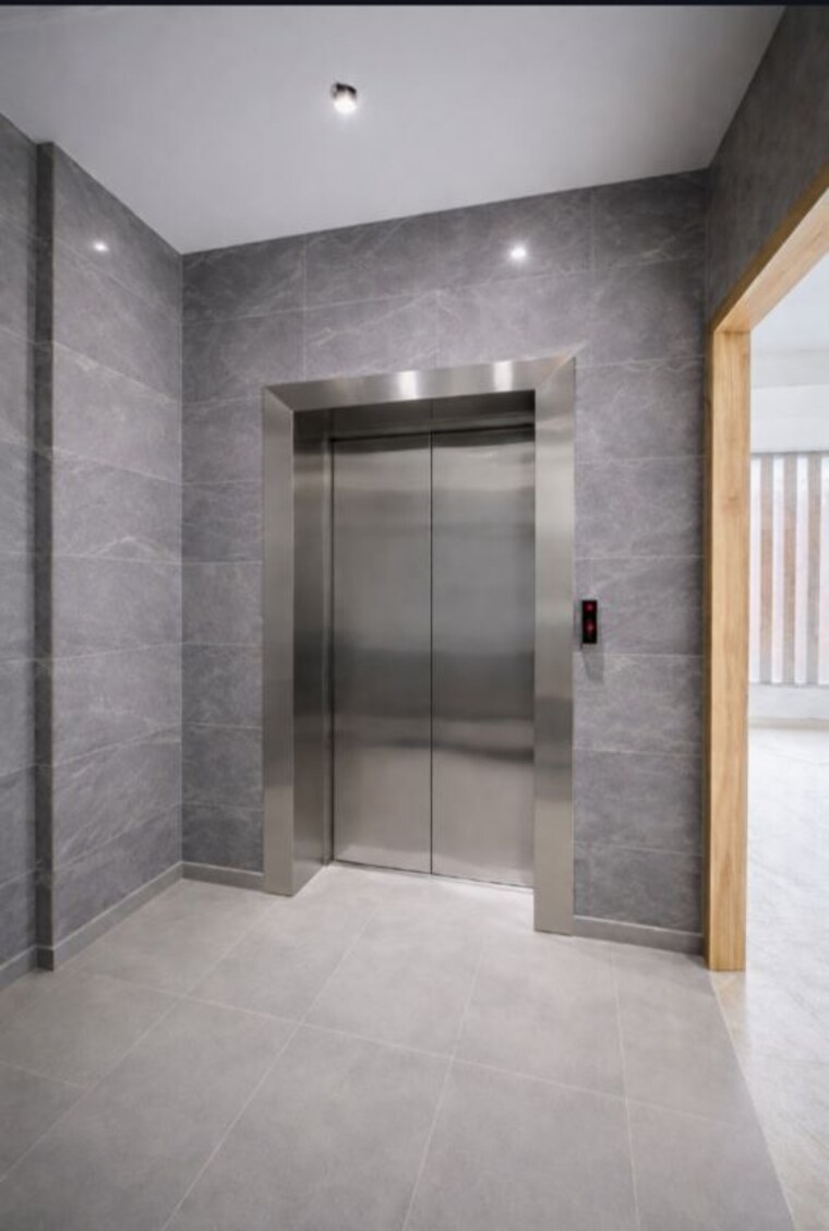 Room, tilak nagar Commercial Showroom 1900 Sq.Ft. In Tilak Nagar Delhi 10307258