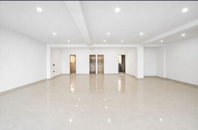 Room, tilak nagar Commercial Showroom 1900 Sq.Ft. In Tilak Nagar Delhi 10307258