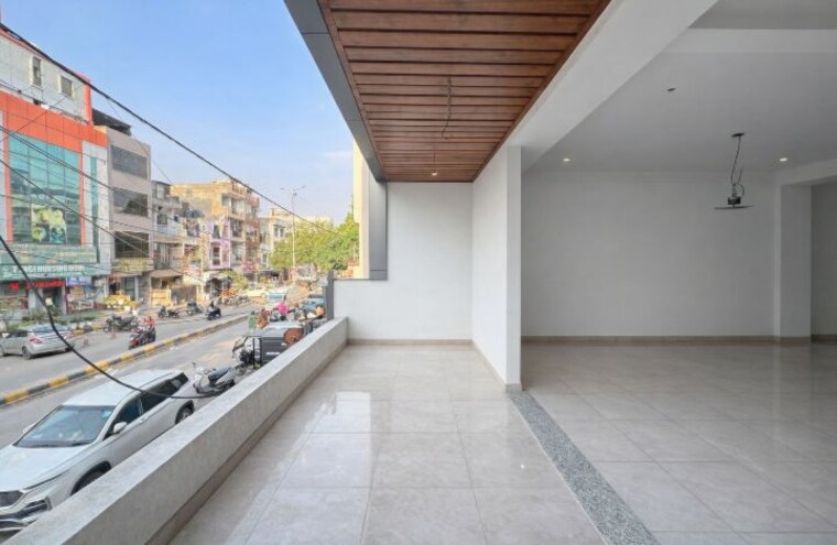 Balcony, tilak nagar Commercial Showroom 1900 Sq.Ft. In Tilak Nagar Delhi 10307258