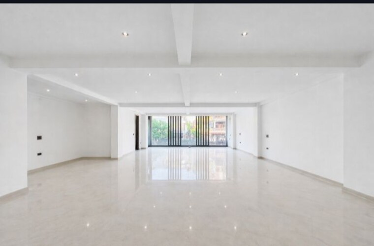 Room, tilak nagar Commercial Showroom 1900 Sq.Ft. In Tilak Nagar Delhi 10307258