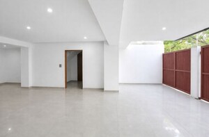 Room in  Showroom at Tilak Nagar – for Rent