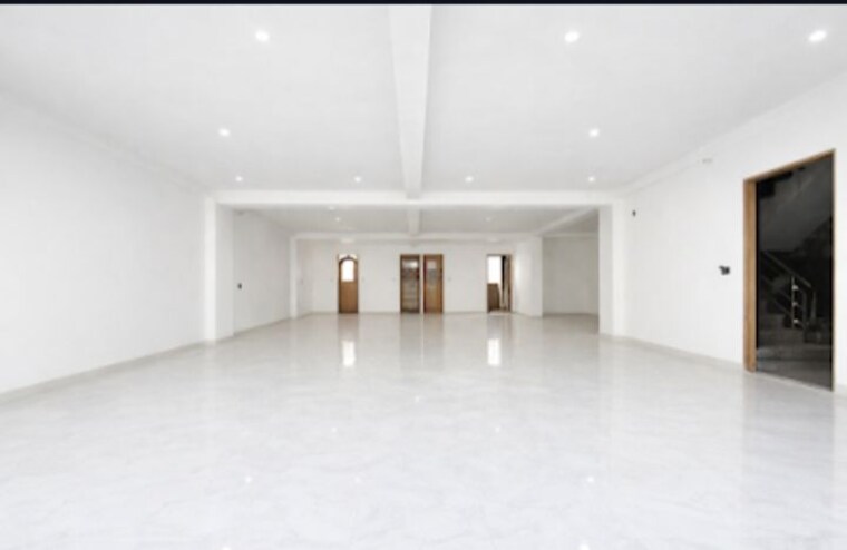 Room, tilak nagar Commercial Showroom 1900 Sq.Ft. In Tilak Nagar Delhi 10307258