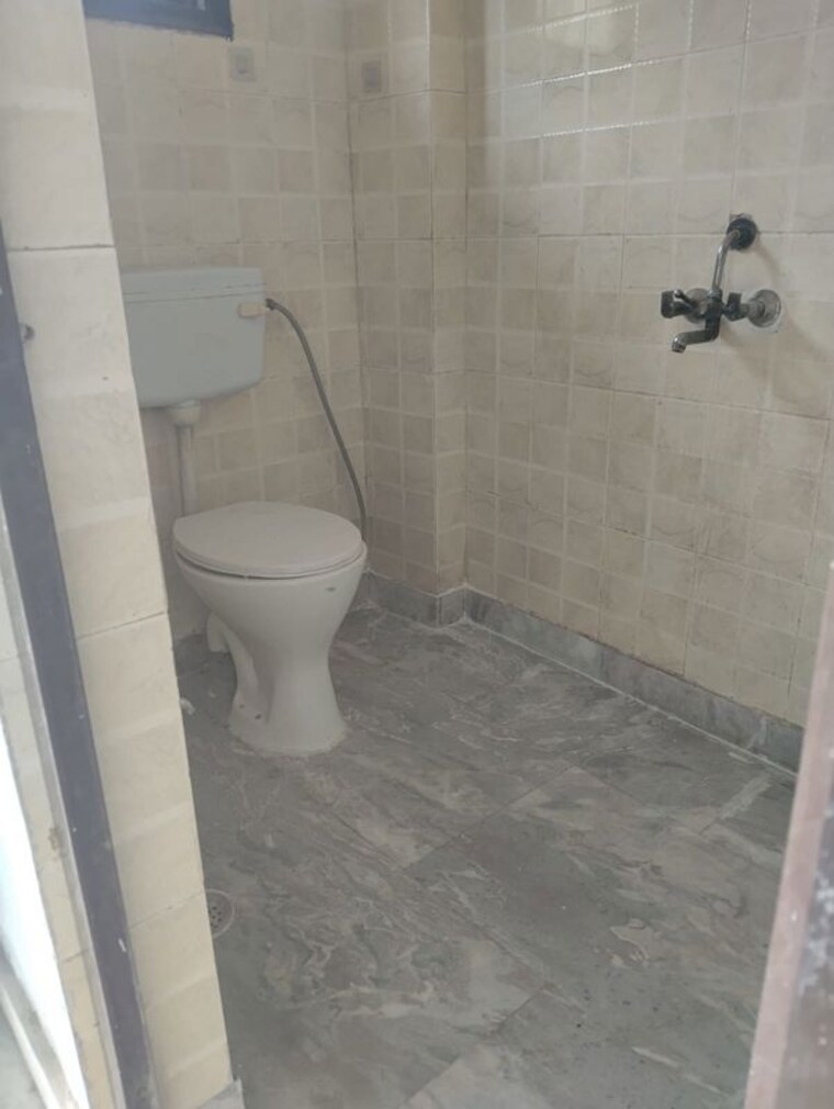 Bathroom, neb sarai 2 Bedroom 850 Sq.Ft. Builder Floor In Neb Sarai Delhi 10307726