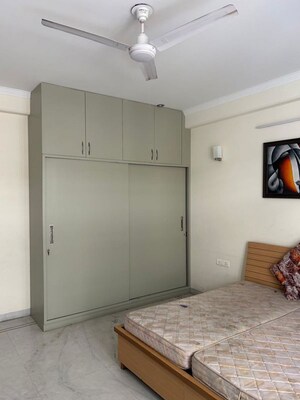 Room in 3 BHK Builder Floor at Sector 45 – for Rent