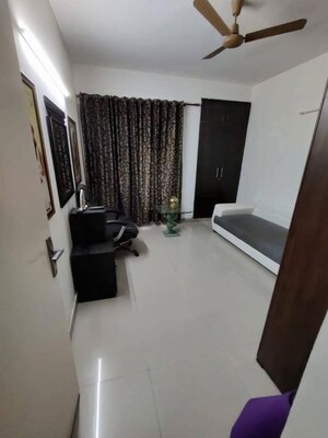 Team Area in 3 BHK Apartment at BPTP Amstoria, Sector 102 – for Rent