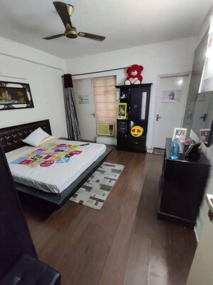 Team Area in 3 BHK Apartment at BPTP Amstoria, Sector 102 – for Rent