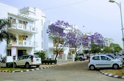 3 BHK + Pooja Room,Basement,Store Room Apartment For Rent in BPTP Amstoria