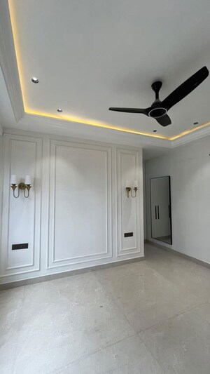 Building Lobby in 4 BHK Builder Floor at Ansal API Esencia, Sector 67 – for Rent