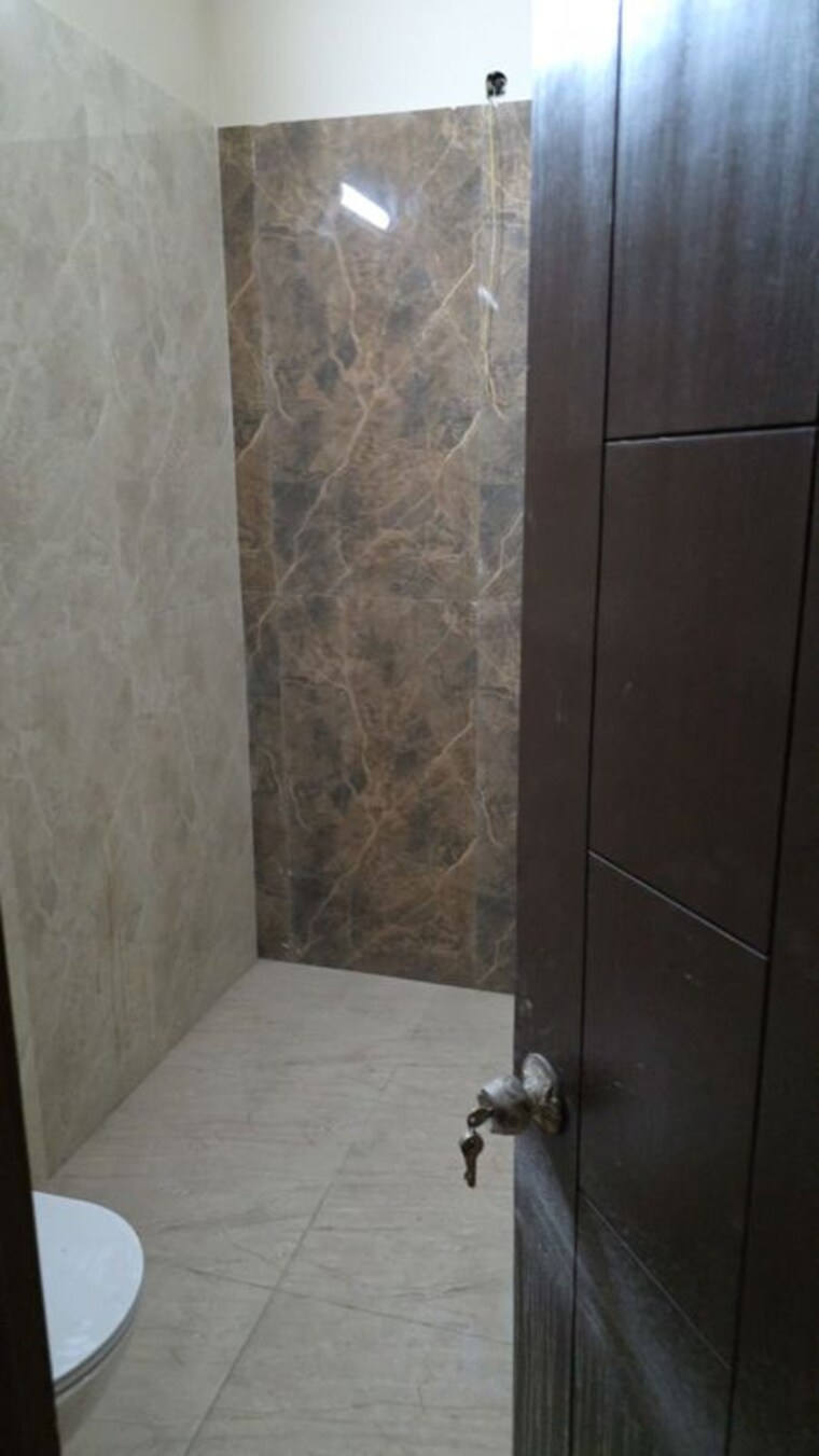 Bathroom, new industrial township 1 3 Bedroom 200 Sq.Yd. Builder Floor In New Industrial Township 1 Faridabad 10307826