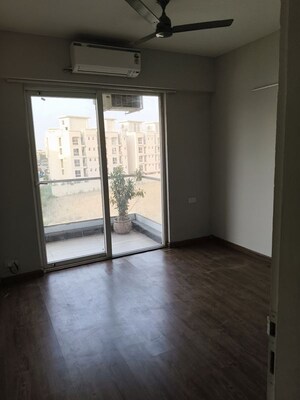 Room in 3 BHK Apartment at Signature Global City, Sector 37d – for Rent