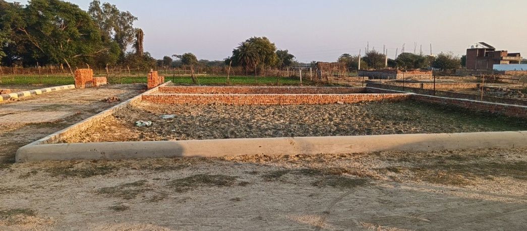Plot For Sale in Jankipuram Vistar