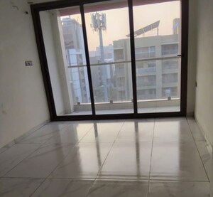 Room in 3 BHK Apartment at Thaltej – for Rent