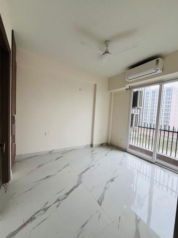 3 BHK + Basement Apartment For Rent in Smart World Orchard