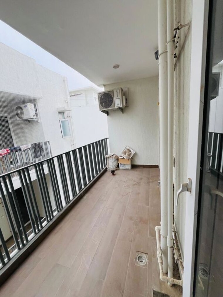 Balcony, smart-world-orchard 3 Bedroom 1718 Sq.Ft. Apartment In Sector 61 Gurgaon 10308093
