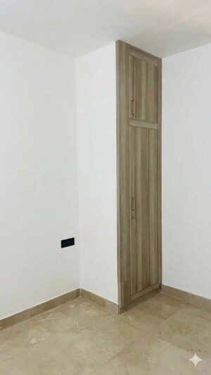 Room in 1 RK Builder Floor at Friends Colony – for Rent