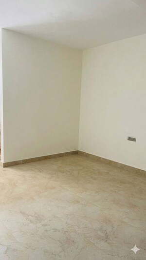 Room in 1 RK Builder Floor at Friends Colony – for Rent