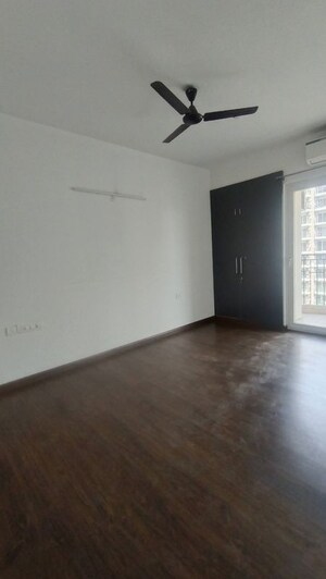 Room in 3.5 BHK Apartment at ATS Nobility, Sector 4 Greater Noida – for Rent