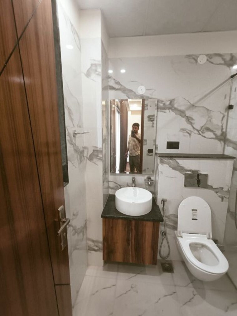 Bathroom, south city 1 3 Bedroom 3000 Sq.Ft. Builder Floor In South City 1 Gurgaon 10308330