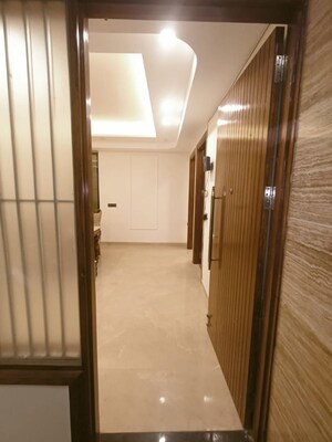 Building Lobby in 3 BHK Builder Floor at South City 1 – for Rent