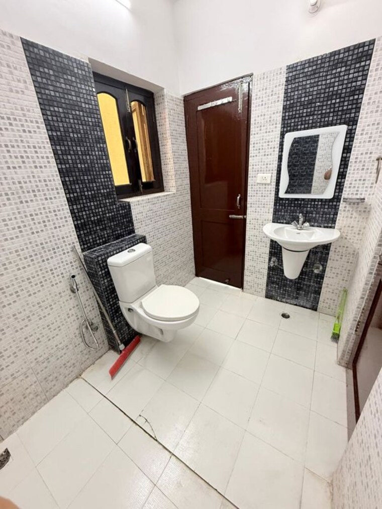 Bathroom, sahastradhara road 2 Bedroom 1450 Sq.Ft. Builder Floor In Sahastradhara Road Dehradun 10308338