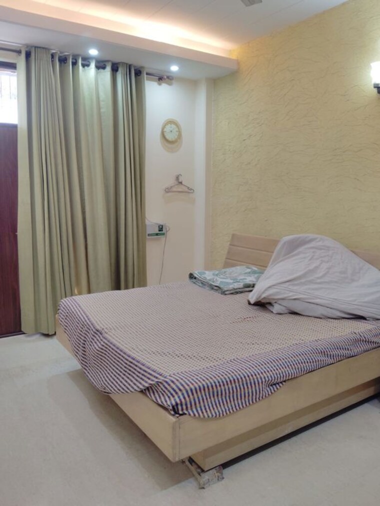 Bedroom, sushant lok ii 4 Bedroom 500 Sq.Yd. Builder Floor In Sushant Lok ii Gurgaon 10308406