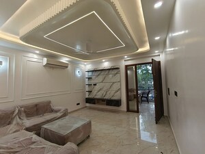 Parking in 2 BHK Builder Floor at Lajpat Nagar ii – for Rent