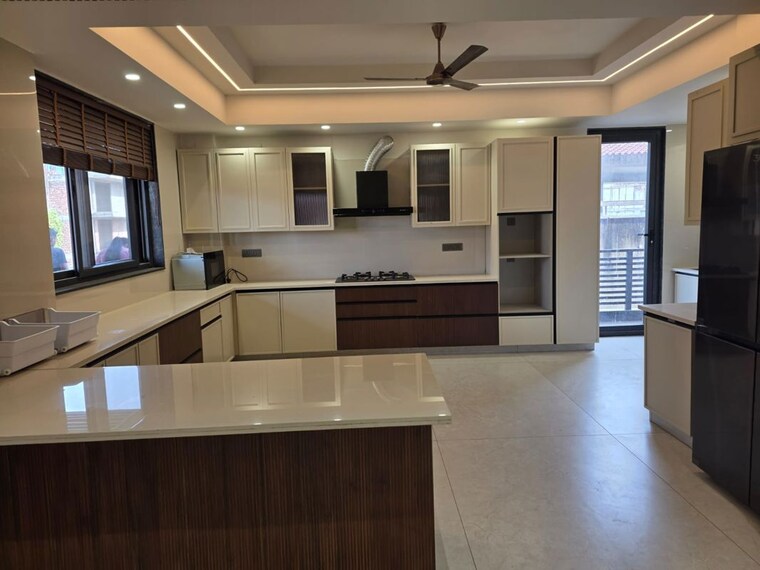 Kitchen, sector 33 3 Bedroom 500 Sq.Yd. Builder Floor In Sector 33 Gurgaon 10308692