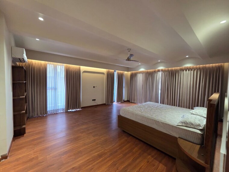 Bedroom, sector 33 3 Bedroom 500 Sq.Yd. Builder Floor In Sector 33 Gurgaon 10308692