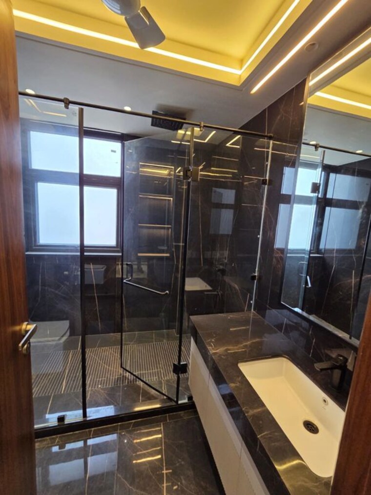Gym, sector 33 3 Bedroom 500 Sq.Yd. Builder Floor In Sector 33 Gurgaon 10308692