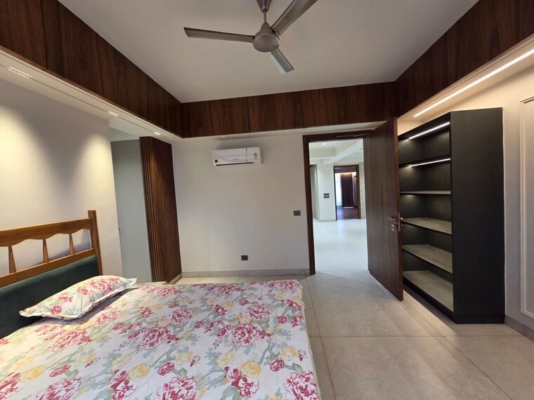 Bedroom, sector 33 3 Bedroom 500 Sq.Yd. Builder Floor In Sector 33 Gurgaon 10308692