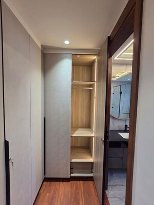 Building Lobby in 3 BHK Builder Floor at Sector 33 – for Rent