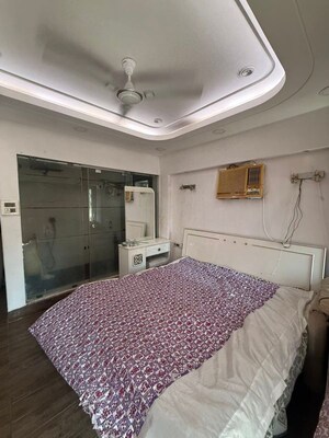 Bedroom in 2 BHK Apartment at Andheri West – for Rent