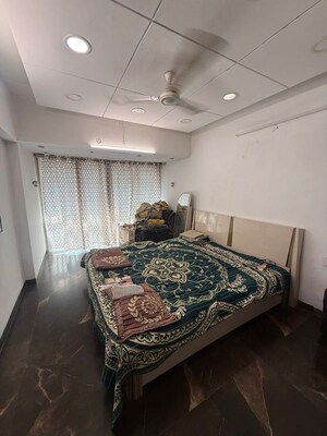 Bedroom in 2 BHK Apartment at Andheri West – for Rent