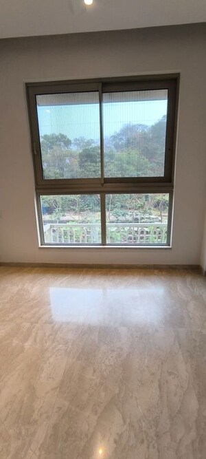 Room in 2 BHK Apartment at Castle Rock, Powai – for Rent