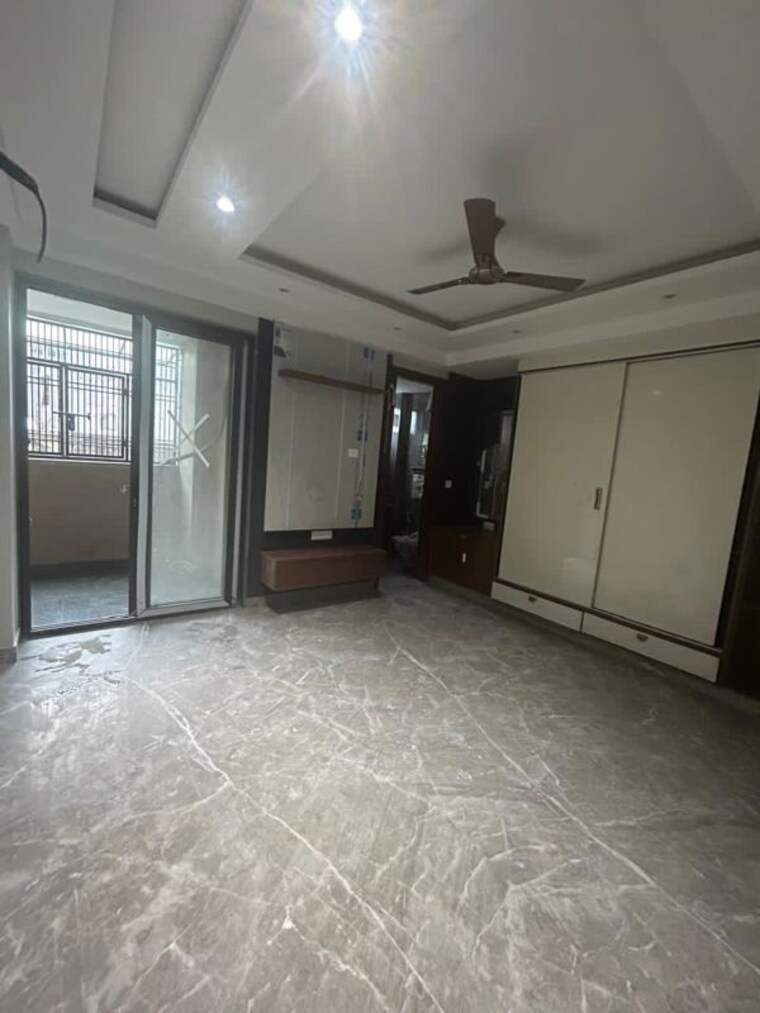 Room, rajouri garden 3 Bedroom 200 Sq.Yd. Builder Floor In Rajouri Garden Delhi 10309067