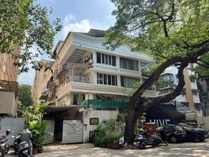  Showroom For Rent in Juhu