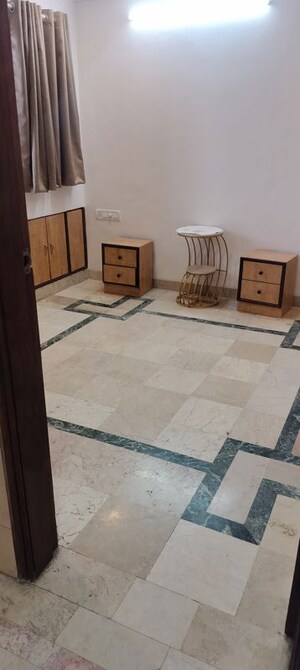 Room in 3 BHK Apartment at Oakland Park, Andheri West – for Rent