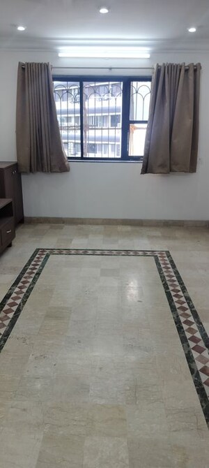 Room in 3 BHK Apartment at Oakland Park, Andheri West – for Rent