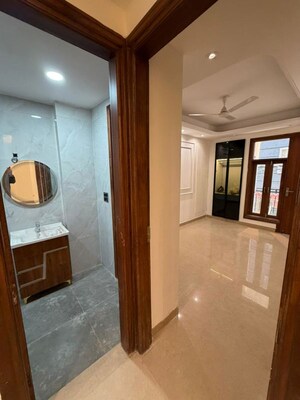 Room in 3 BHK Apartment at Chattarpur – for Rent