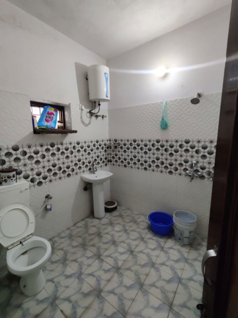 Bathroom, kargi 4 Bedroom 381 Sq.Yd. Independent House In Kargi Dehradun 10309189