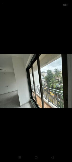 Furnished Amenities in 3 BHK Apartment at Suyog CHS Naupada, Naupada – for Rent