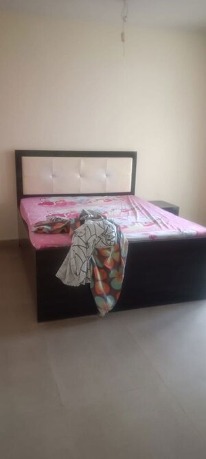 Bedroom in 3.5 BHK Apartment at Gaur City 6th Avenue, Sector 4 Greater Noida – for Rent
