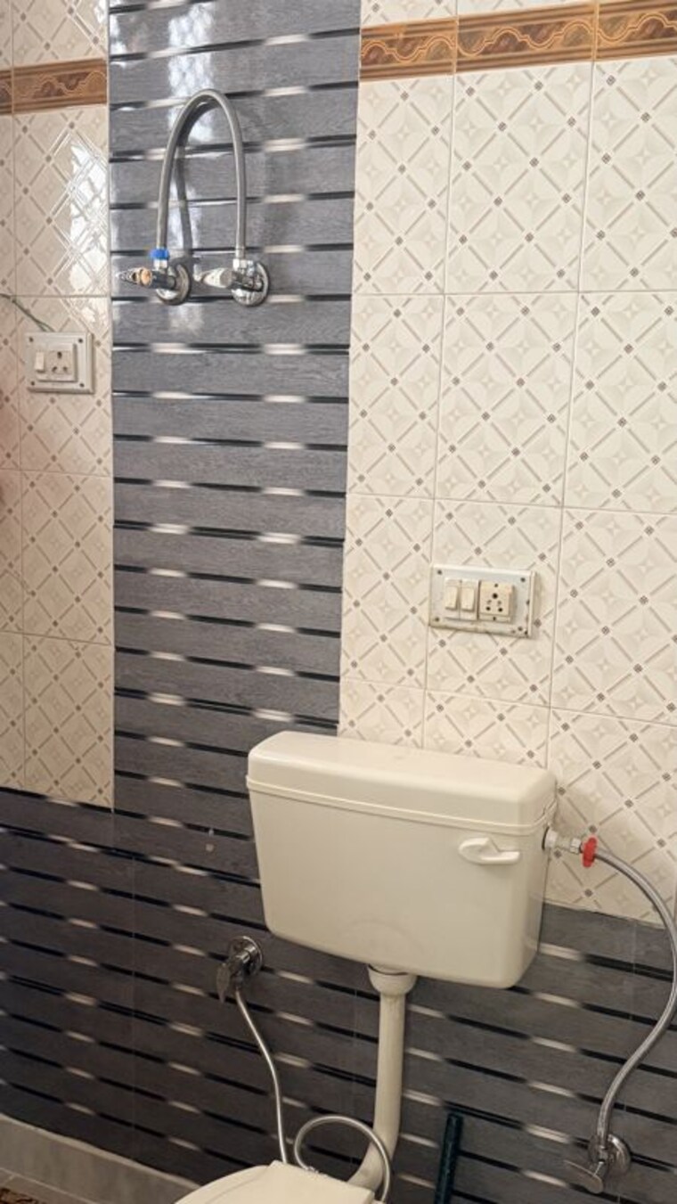 Bathroom, palam-vihar-residents-association 3.5 Bedroom 66 Sq.Yd. Independent House In Palam Vihar Gurgaon 10309206